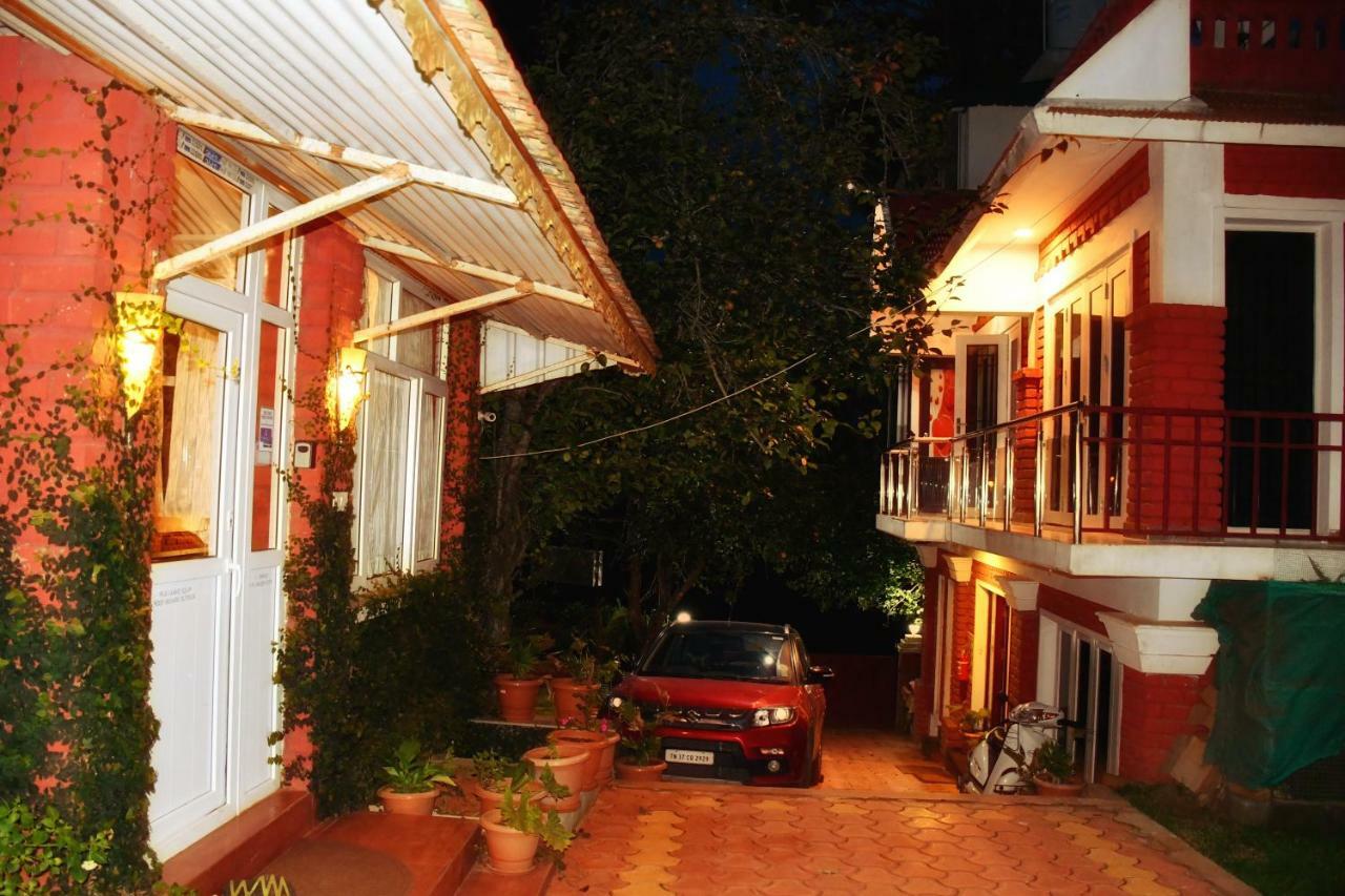 Myspace Holiday Inn Ooty Bagian luar foto